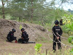 Polisi Ledakkan Mortir yang Ditemukan Nelayan di Belitung
