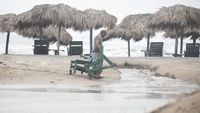 Potret Pantai di Meksiko Dihantam Badai Tropis Alberto