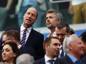 Saat Raja dan Pangeran Menonton Duel Denmark Vs Inggris Saat Raja dan Pangeran Menonton Duel Denmark Vs Inggris