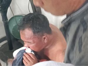 Copet HP Jemaah Masjid Agung Palembang, Mulyadi Babak Belur Dimassa