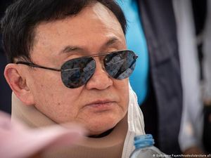 Eks PM Thaksin Didakwa, Monarki Thailand Kian Berkuasa?