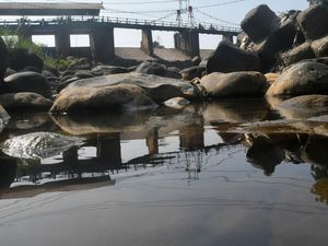 Tinggi Muka Air Bendung Katulampa Sentuh 0 Cm Imbas Musim Kemarau Tinggi Muka Air Bendung Katulampa Sentuh 0 Cm Imbas Musim Kemarau