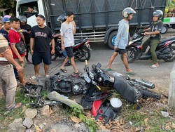 Truk Rem Blong Tabrak 8 Motor di Banyuwangi