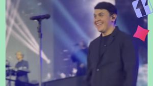 Tulus Bikin Karaoke Massal di Allo Bank Fest 2024