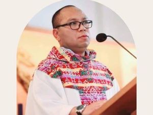 Paus Fransiskus Tunjuk Romo Maksimus Regus Jadi Uskup Pertama Labuan Bajo