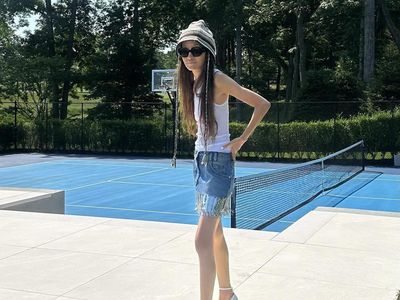 Gaya Vera Wang Jelang Usia 75 Dipuji Awet Muda, Baju Renang Hingga Rok Mini