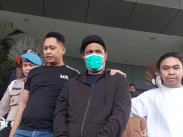 Virgoun Tertunduk Diam Usai Terjerat Kasus Narkoba