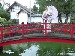 Menikmati Wisata ala Negeri Sakura di Kaki Gunung Semeru Lumajang