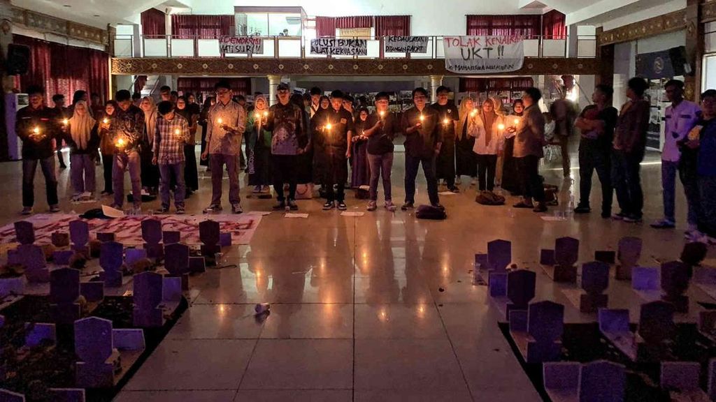 Aksi Mahasiswa Kenang Napak Tilas 26 Tahun Reformasi Aksi Mahasiswa Kenang Napak Tilas 26 Tahun Reformasi