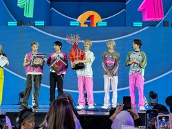 Bahagianya WayZenNi Indonesia Nonton WayV di Allo Bank Festival 2024