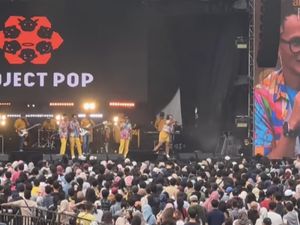 Simpan Saja Gengsimu! Goyang Duyu Bareng Project Pop di Allo Bank Festival 2024