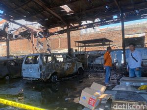 Pengamat Transportasi Buka Suara soal Kebakaran Bengkel Bus DAMRI Surabaya Pengamat Transportasi Buka Suara soal Kebakaran Bengkel Bus DAMRI Surabaya