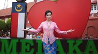 7 Gaya Fan Bingbing Pakai Kebaya Encim, Pancarkan Pesona Anggun