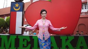 7 Gaya Fan Bingbing Pakai Kebaya Encim, Pancarkan Pesona Anggun
