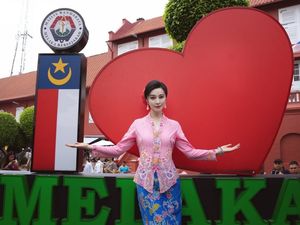 7 Gaya Fan Bingbing Pakai Kebaya Encim, Pancarkan Pesona Anggun