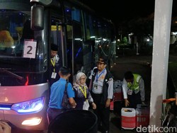 448 Jemaah Haji Kloter 1 Debarkasi Batam Tiba di Tanah Air