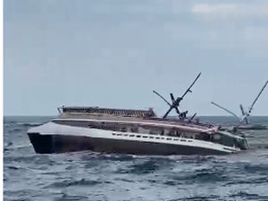 Kronologi Kapal Pinisi Angkut Turis Tenggelam di Pulau Padar Kronologi Kapal Pinisi Angkut Turis Tenggelam di Pulau Padar