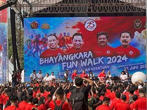 Kapolri, Jamintel dan KSAD Nyanyi Bareng di Bhayangkara Fun Walk 2024