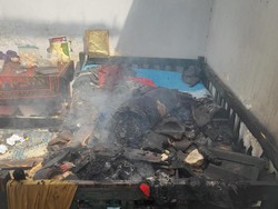 Rumah Warga Blitar Terbakar, Uang Rp 12 Juta di Bawah Kasur Hangus