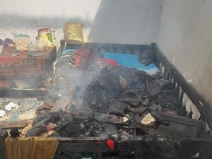 Sedih! Uang Belasan Juta Milik Warga Blitar Hangus Saat Kebakaran Rumah Sedih! Uang Belasan Juta Milik Warga Blitar Hangus Saat Kebakaran Rumah