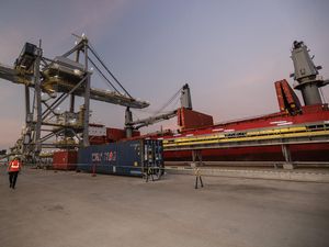 Konsentrat Tembaga dari Papua Masuk Smelter Freeport di Gresik Konsentrat Tembaga dari Papua Masuk Smelter Freeport di Gresik