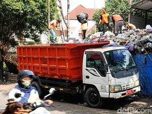 Sampah Depo Mandala Krida Jogja Luber ke Jalan, DLH: Terisi 1.500 Ton!