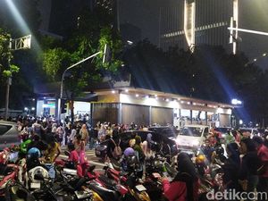 Malam Puncak HUT DKI Jakarnaval Selesai, Lalin Sekitar Monas Macet