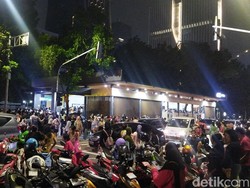 Malam Puncak HUT DKI Jakarnaval Selesai, Lalin Sekitar Monas Macet