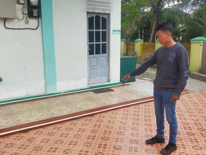 Aksi 2 Pencuri Motor Jemaah Masjid di Palembang Terekam CCTV