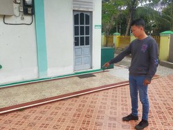 Aksi 2 Pencuri Motor Jemaah Masjid di Palembang Terekam CCTV