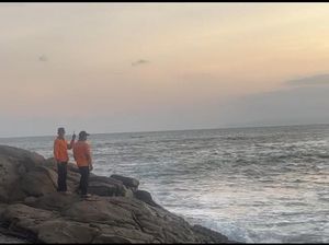 3 Remaja Terseret Ombak Pantai Payangan Jember, 1 Orang Masih Hilang 3 Remaja Terseret Ombak Pantai Payangan Jember, 1 Orang Masih Hilang