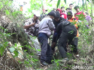 BPBD Lumajang Evakuasi Pendaki 57 Tahun yang Cedera di Gunung Lemongan BPBD Lumajang Evakuasi Pendaki 57 Tahun yang Cedera di Gunung Lemongan