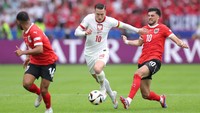 Piotr Zielinski, gelandang serang Polandia, membuat 7 percobaan tembakan di Euro 2024. Dua peluang on target, 4 diblok, dan sekali melenceng. (Foto: Alex Livesey/Getty Images)