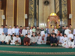 Pj Walkot Palembang Luncurkan Jumat Gotong Royong-Salat Jumat Keliling