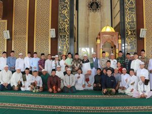 Pj Walkot Palembang Luncurkan Jumat Gotong Royong-Salat Jumat Keliling Pj Walkot Palembang Luncurkan Jumat Gotong Royong-Salat Jumat Keliling