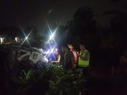 Mobil Vs KA Babaranjang di Rel Tanpa Palang Pintu Lampung, 1 Tewas