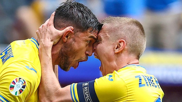 DUSSELDORF, GERMANY - JUNE 21: Roman Yaremchuk of Ukraine celebrates scoring their second goal with Oleksandr Zinchenko of Ukraine during the UEFA EURO 2024 group stage match between Slovakia and Ukraine at Dusseldorf Arena on June 21, 2024 in Dusseldorf, Germany.(Photo by Charlotte Wilson/Offside/Offside via Getty Images)