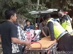 Ambulans Bawa Pasien Kritis Mogok di Jalur Camba Maros, Satgas Evakuasi