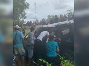 Sopir Tak Konsentrasi, Honda Mobilio Ringsek Ditabrak KA di Asahan