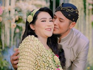 Doa Via Vallen untuk Sang Buah Hati di Momen Tingkeban