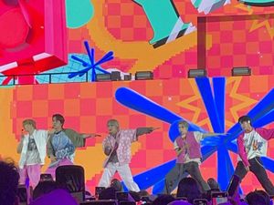 WayV Sukses Hibur WayZenNi di Allo Bank Festival 2024