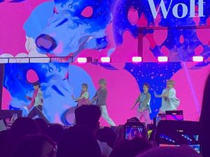 WayV Dapat Ondel-ondel, Bingung Cara Bawa Pulangnya