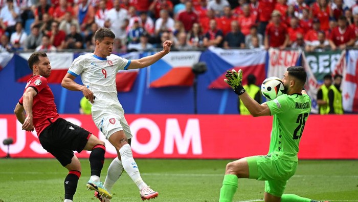 HAMBURG, GERMANY - JUNE 22: Adam Hlozek of Czechia takes a shot which is saved by Giorgi Mamardashvili of Georgia before scoring a goal which is later disallowed for handball following a VAR review during the UEFA EURO 2024 group stage match between Georgia and Czechia at Volksparkstadion on June 22, 2024 in Hamburg, Germany. (Photo by Dan Mullan/Getty Images)