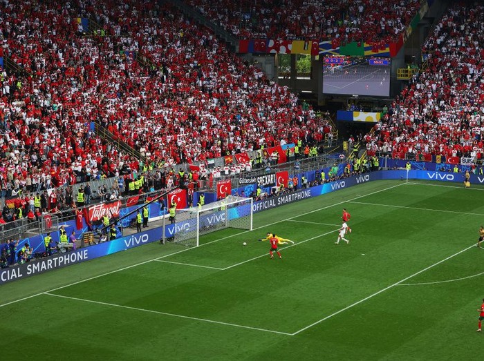 DORTMUND, GERMANY - JUNE 22: A general view as Bruno Fernandes of Portugal scores his team's third goal past Altay Bayindir of Turkiye during the UEFA EURO 2024 group stage match between Turkiye and Portugal at Football Stadium Dortmund on June 22, 2024 in Dortmund, Germany. (Photo by Kevin C. Cox/Getty Images)