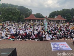 Ribuan Warga Sidoarjo Gelar Doa Bersama dan Aksi Bela Palestina