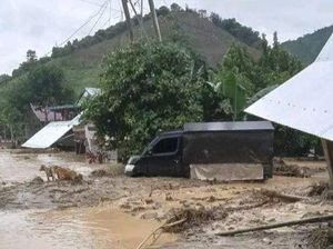Banjir Bandang Terjang Parimo Sulteng, 1 Lansia Tewas-2 Orang Hilang Banjir Bandang Terjang Parimo Sulteng, 1 Lansia Tewas-2 Orang Hilang
