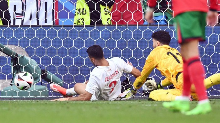 Dortmund - Portugal makes it 0-2 thanks to an own goal by Samet Akaydin. (l-r) Zeki Celik of Turkey, Turkey goalkeeper Altay Bayindir during the UEFA EURO 2024 group F match between Turkey and Portugal at BVB Stadium Dortmund on June 22, 2024 in Dortmund, Germany. ANP | Hollandse Hoogte | Gerrit van Keulen (Photo by ANP via Getty Images)