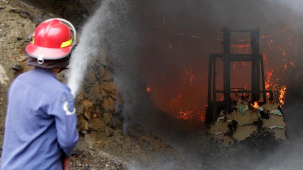 Gudang Pakan Ternak di Sidoarjo Kebakaran