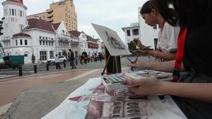 Intip Keseruan Menggambar Sketsa di Kota Lama Surabaya