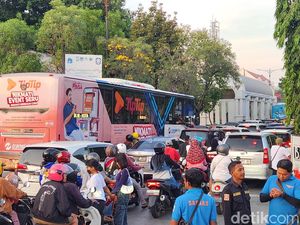 Lalin Macet di Kawasan Kota Tua Jelang Jakarta Light Festival